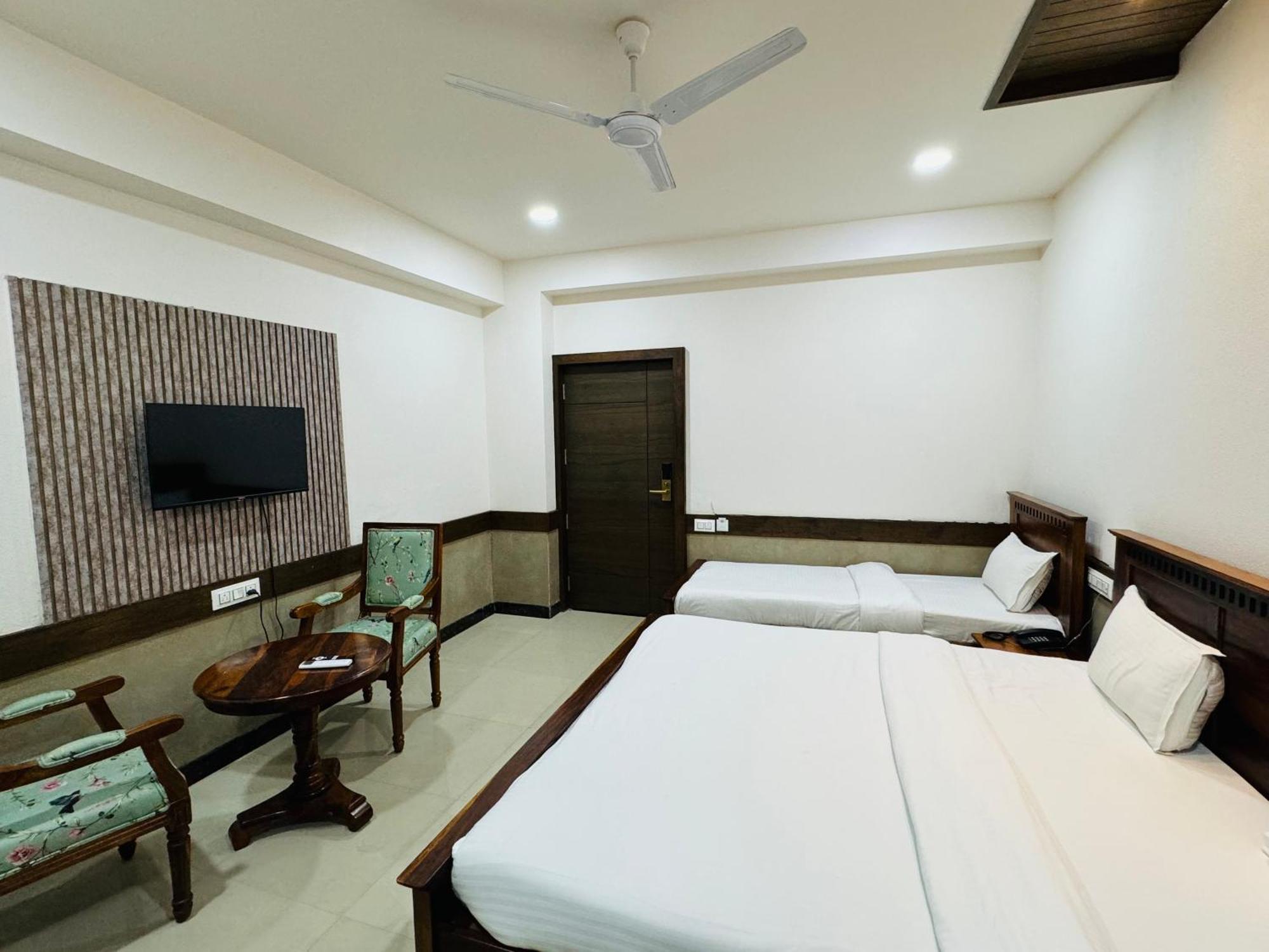 Hotel Tirth By Sonu'S Удджайн Номер фото
