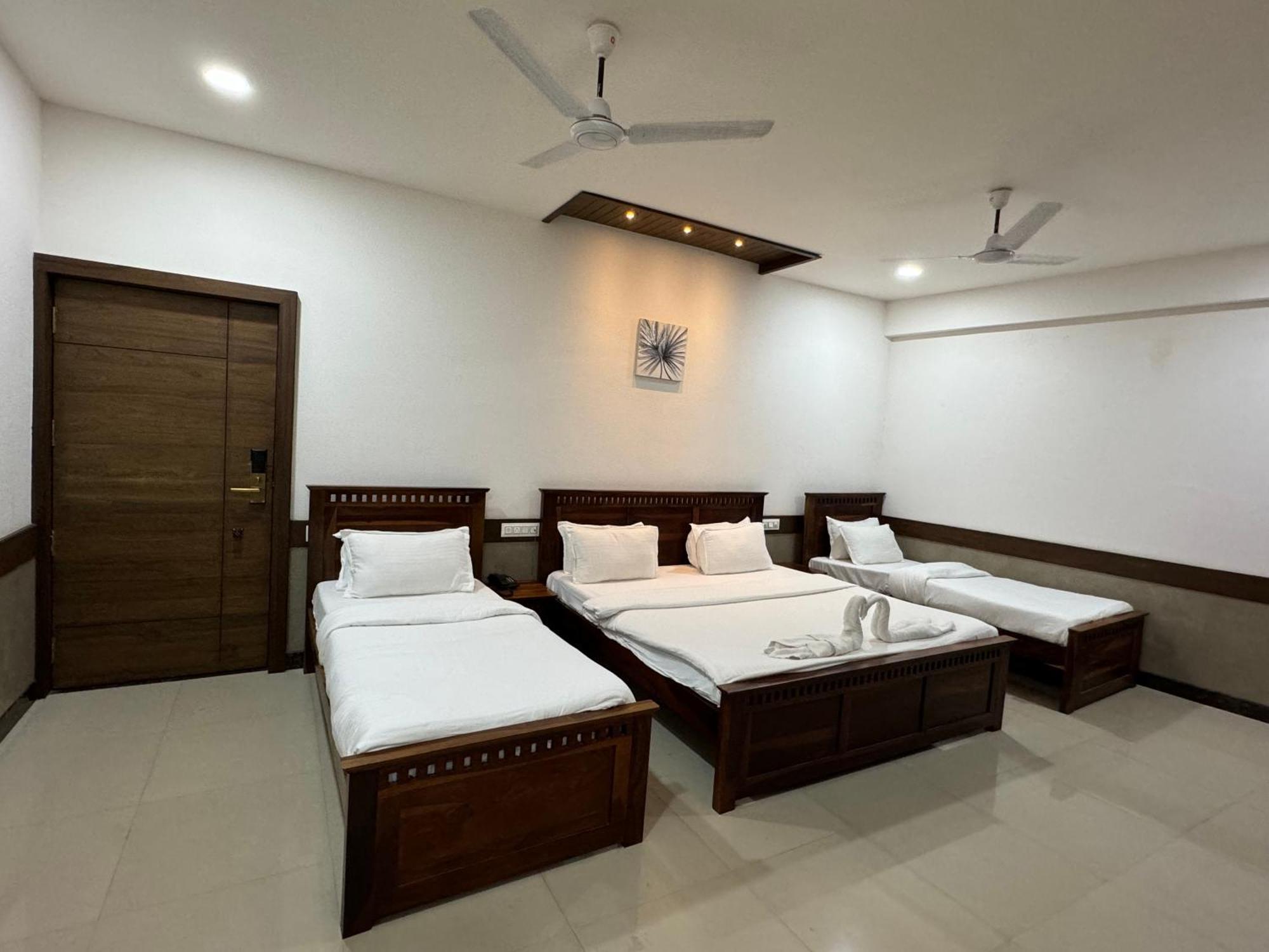 Hotel Tirth By Sonu'S Удджайн Номер фото